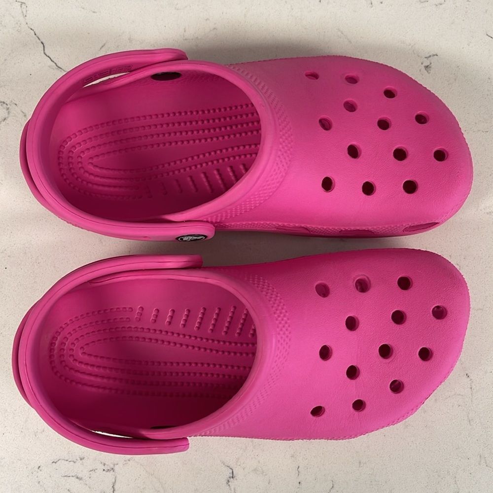 Crocs Classic Clog Size Junior 4 Pink , Barbie Pink, Bubble Gum Pink - Picture 16 of 16
